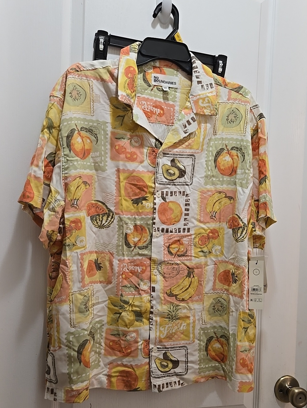 No Boundaries Men’s Short-Sleeve Fruit Print Shirt - Multi